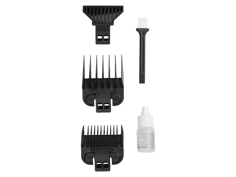 Haarschneidemaschinen-Zubehör: Klingenschutz, Reinigungsbürste, zwei Aufsteckkämme und Öl.
