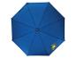Blauer Regenschirm mit bunten geometrischen Formen und einem gelben Kreis
