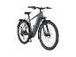 Graues Elektro-Mountainbike mit Schutzblechen und Gepäckträger.