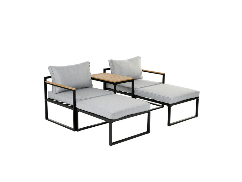 Ein graues Loungesofa mit passendem Hocker und einem kleinen Holztisch.