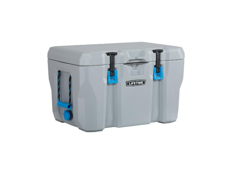 Graue Kühlbox mit blauen Akzenten und Seil für einfachen Transport.