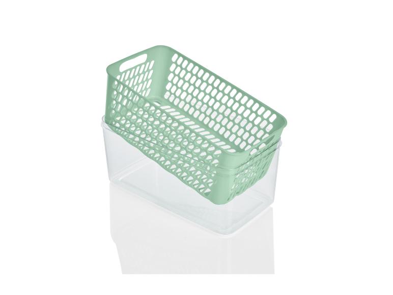 Ein grüner Aufbewahrungskorb mit einer durchsichtigen Aufbewahrungsbox darunter.