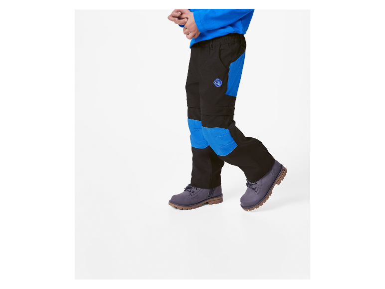 Kinder Wanderhose mit blauen Details.