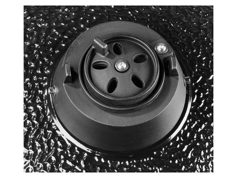 Schwarzer Grilldeckel mit verstellbarer Lüftungsöffnung.