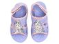 Lila Kindersandalen mit Prinzessinnenmotiv und rosa Details.