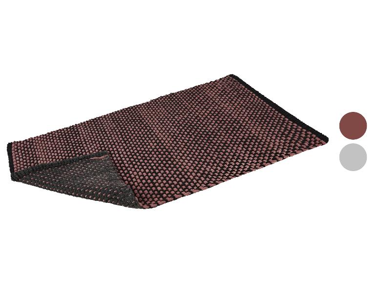 Handgefertigter Teppich in Rot und Grau.