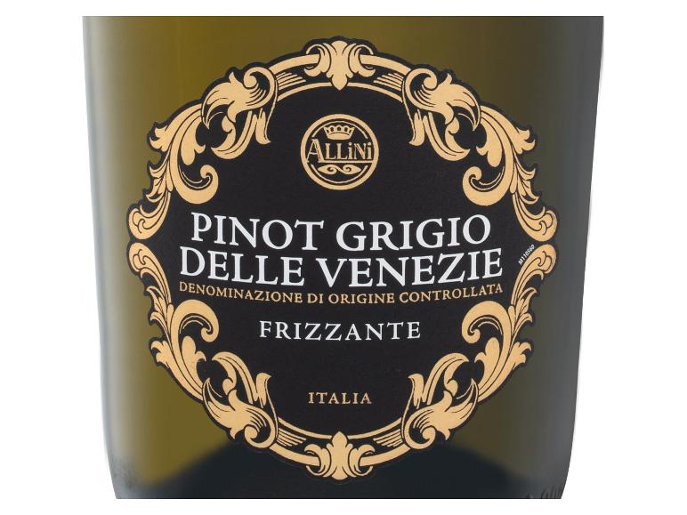 Pinot Grigio Delle Venezie Frizzante Weinflasche mit einem verzierten schwarz-goldenen Etikett.
