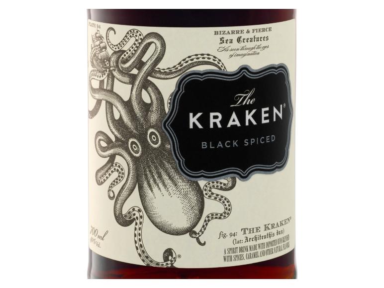 Flasche mit schwarzem Gewürzrum, verziert mit einer Krake und einem Segelschiff.