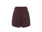 Bordeauxrote Sportshorts mit elastischem Bund.