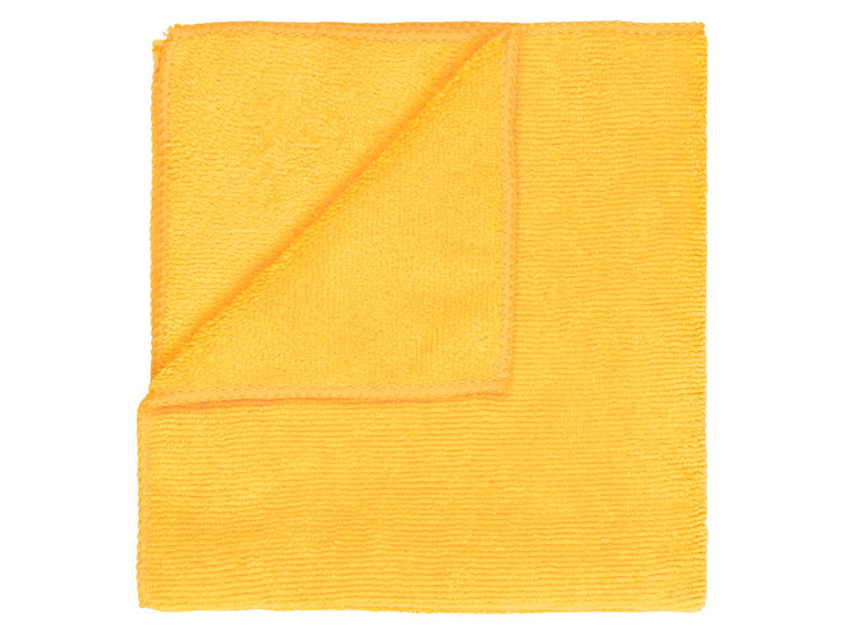 Gelbes Mikrofasertuch zum Reinigen gefaltet.