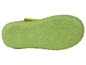 Grüne Babyschuhe mit runden Mustern.