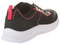 Schwarze Sneaker mit pinken Akzenten.