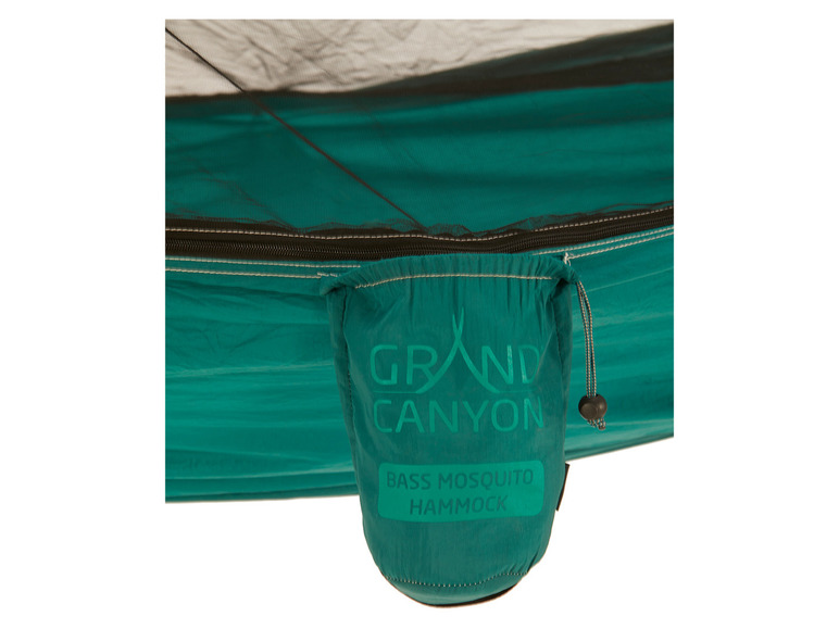 Eine grüne Grand Canyon Hängematte mit Moskitonetz.