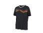 Schwarzes T-Shirt mit roten und gelben Zickzack-Streifen auf der Brust.