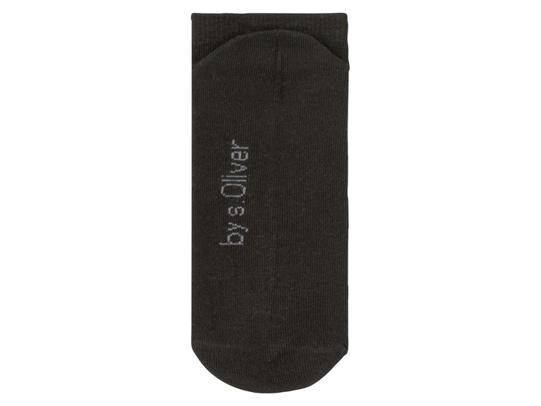 Schwarze Socke der Marke by s.Oliver.