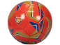 Roter Fußball mit blauen und goldenen Details und einem Kanonen-Emblem.