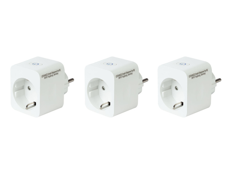 Drei weiße LEDVANCE Smart-Steckdosen.
