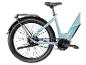Hellblaues E-Bike mit Gepäckträger und Riemenantrieb.