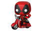 Eine rote Funko Pop Figur von Deadpool auf einem Roller.
