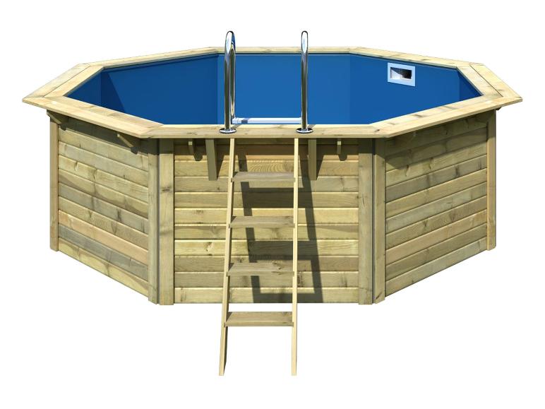 Achteckiger Holzpool mit Leiter und blauer Innenfolie.