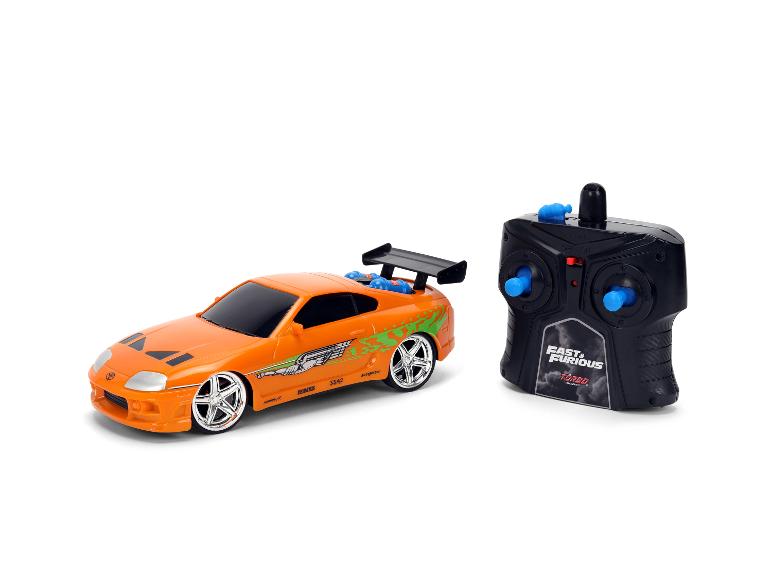 Orangefarbenes Fast & Furious ferngesteuertes Auto mit schwarzem Controller.