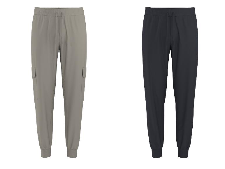 Zwei Herren-Jogginghosen: eine beige mit Taschen, die andere dunkelblau