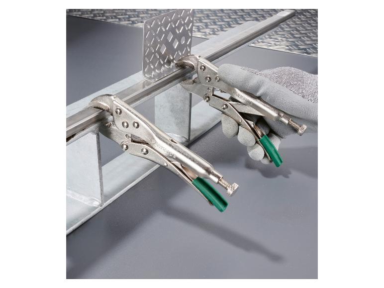 Zwei Parkside Wasserpumpenzangen im Einsatz.