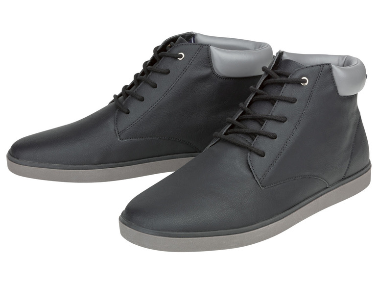 Zwei Paar schwarze Schnürstiefeletten aus Leder.