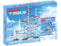 Spielzeugkarton mit einer baubaren Rennbahn und dem Text Sky Trails.