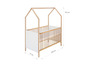 Ein Babybett aus Holz mit einem Dach in Hausform.