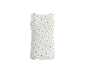 Weißes ärmelloses Shirt mit dunkelrosa Herzchenmuster.
