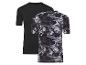 Zwei Reebok T-Shirts, eines schwarz, eines mit Camouflage-Muster.