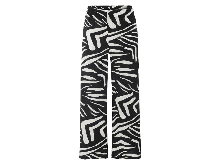 Weite Hose mit abstrakten schwarz-weißen Muster.