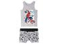 Ein graues Tanktop und Boxershorts mit Spiderman-Motiv.