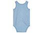 Ein hellblauer Baby-Strampler mit kurzen Ärmeln.