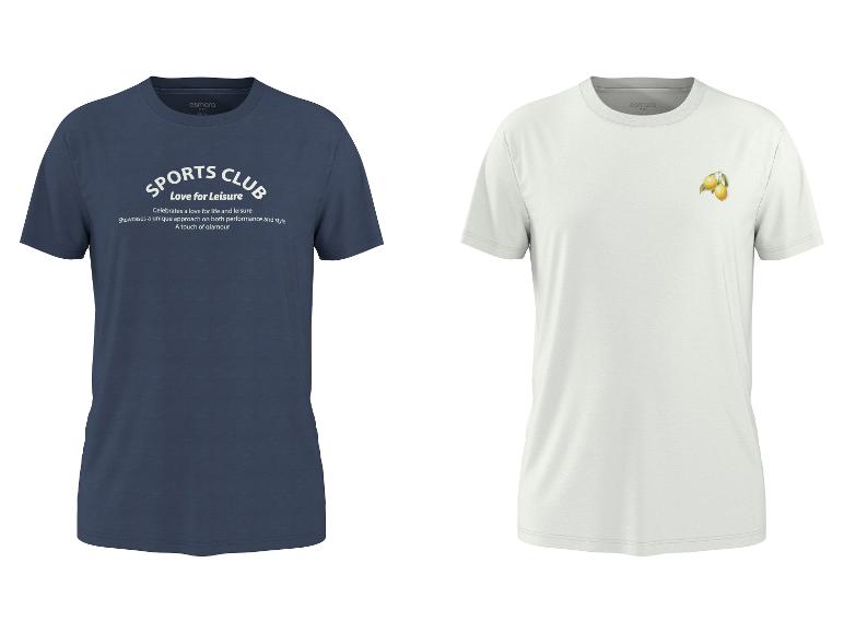 Zwei Herren-T-Shirts: eines blau mit „SPORTS CLUB Love for Leisure“-Text, eines weiß mit Zitronenprint.