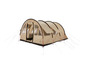 Ein beigefarbenes Grand Canyon Zelt mit mehreren Zimmern und einem Vordach.