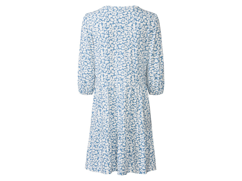 Ein blaues Midikleid mit weißem Blumenmuster.