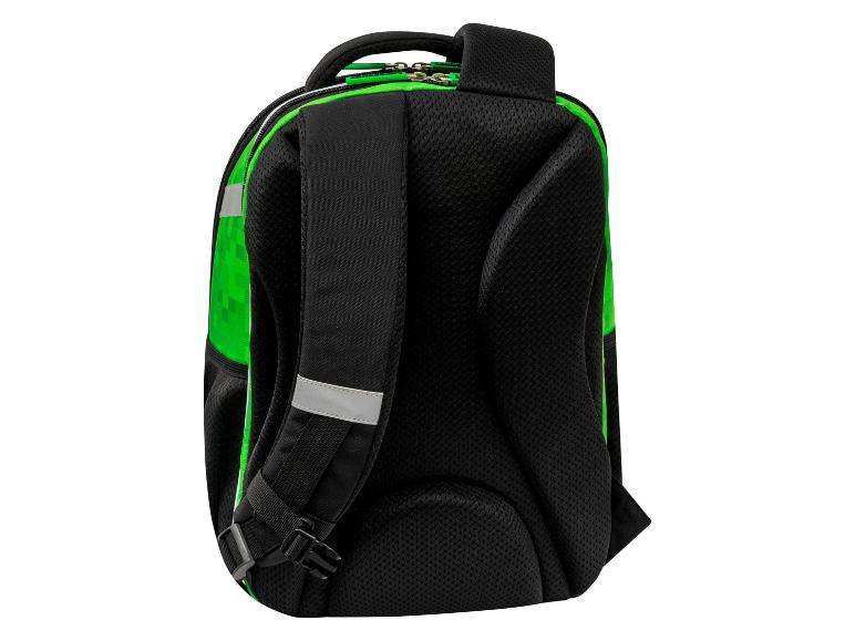 Schwarzer und grüner Schulrucksack mit reflektierenden Details und gepolsterten Trägern.