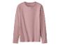 Ein rosafarbenes Langarmshirt auf weißem Hintergrund.