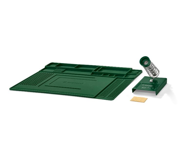 Grüne Parkside Werkmatte mit Lötkolbenständer