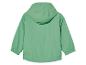 Eine grüne Windjacke mit Kapuze.