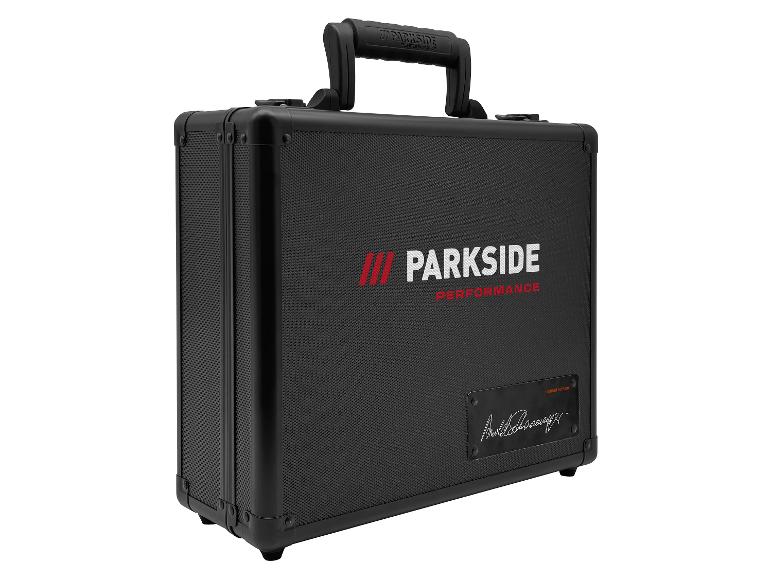 Schwarzer Werkzeugkoffer mit PARKSIDE PERFORMANCE Logo und Arnold Schwarzeneggers Unterschrift.