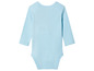 Ein hellblauer Baby-Body mit langen Ärmeln.