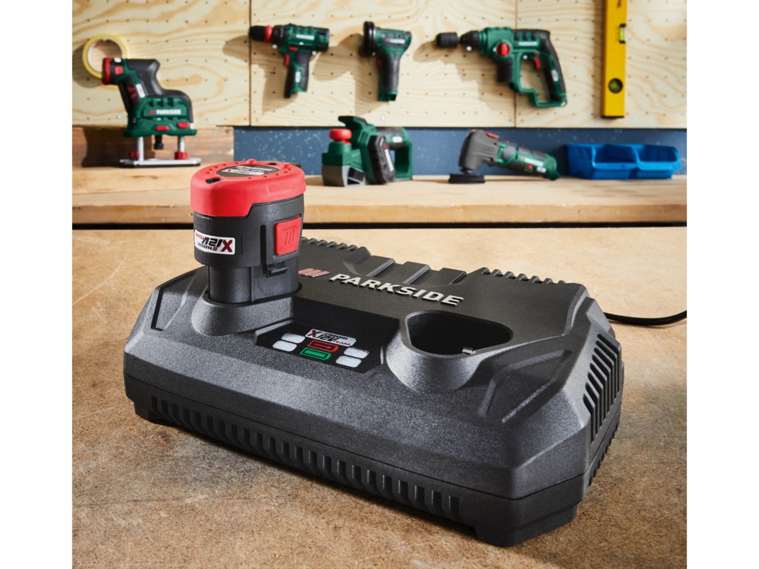 Parkside Ladegerat Pdslg 12 A1 150 Watt Zum Laden Von 2 Akkus Kompaktes Gehause Lidl De