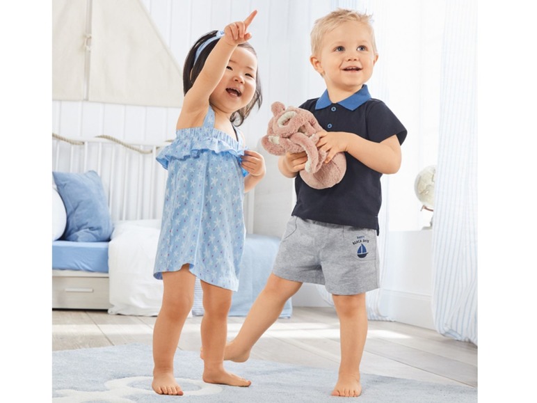 Gehe zu Vollbildansicht: LUPILU® Baby Shorts Jungen, mit Gummizugband mit Bindeband, aus reiner Baumwolle - Bild 3