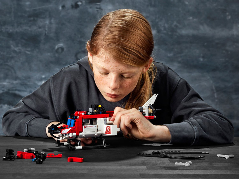 Gehe zu Vollbildansicht: LEGO® Technic 42092 »Rettungshubschrauber« - Bild 11
