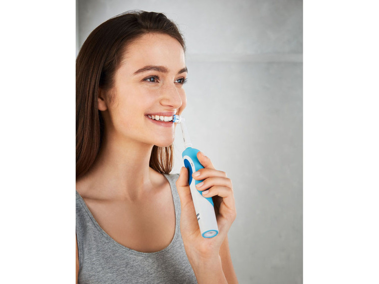 Gehe zu Vollbildansicht: Oral-B elektrische Zahnbürste, Starterpack + 2 Aufsatzbürsten - Bild 2