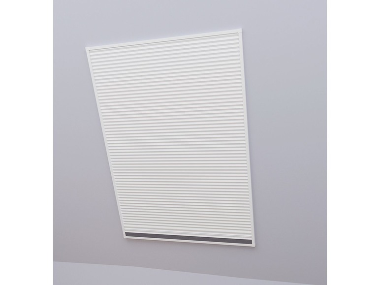 Gehe zu Vollbildansicht: wip Aluminium 2 in 1 Dachfenster Fliegengitter + Sonnenschutz, weiß - Bild 2