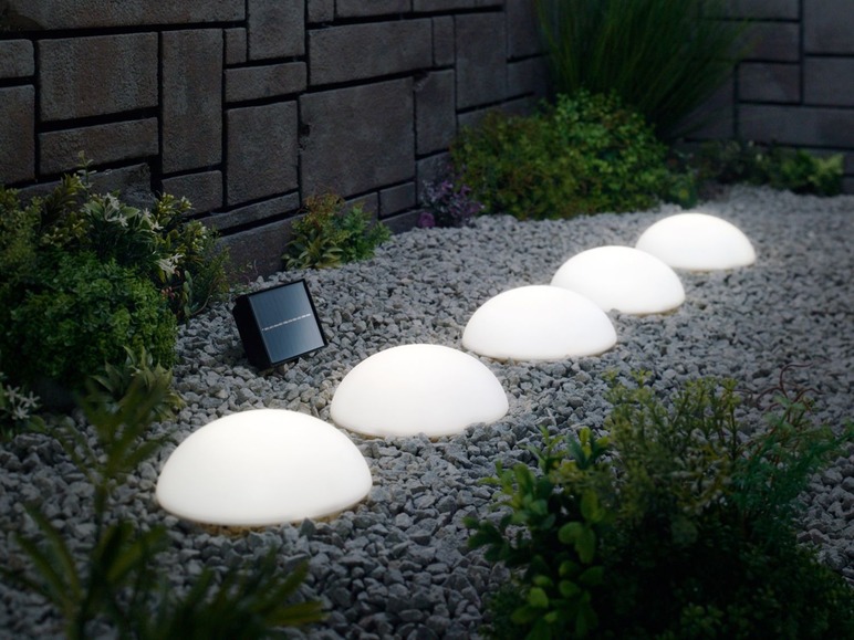 Gehe zu Vollbildansicht: LIVARNO LUX® Solar-Bodenlichterkette, mit 5 LED-Leuchten, 6 Erdspieße, Dämmerungssensor - Bild 31